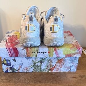 White Athletic Sneakers with Gold Detail - Performance Trainer